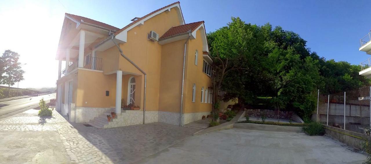 Hotel Hillside Oradea Exterior foto